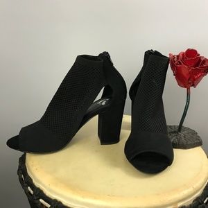 Report peep toe perforated ankle bootie Model Tarragon Size 7.5